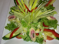 Salat med ost og skinke.......kr.110,-