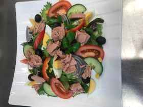Salat med tunfisk......kr.110,.